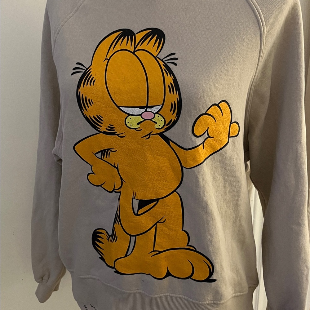 💗Garfield Graphic Sweatshirt in Beige - Picture 7 of 13